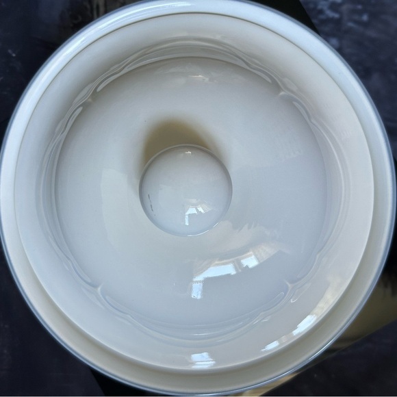 Pfaltzgraff Poetry Blue Roses Covered 2 Qt. Casserole Dish - Picture 6 of 7